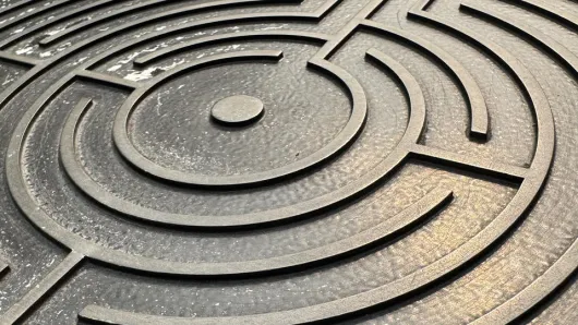 Metal labyrinth